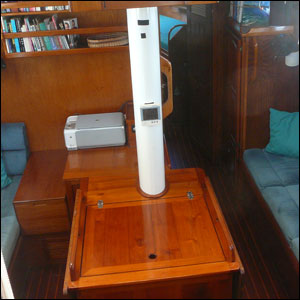 Tackless II: chest freezer in the center of the salon