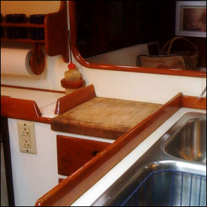 Kandarik's built-in cutting board